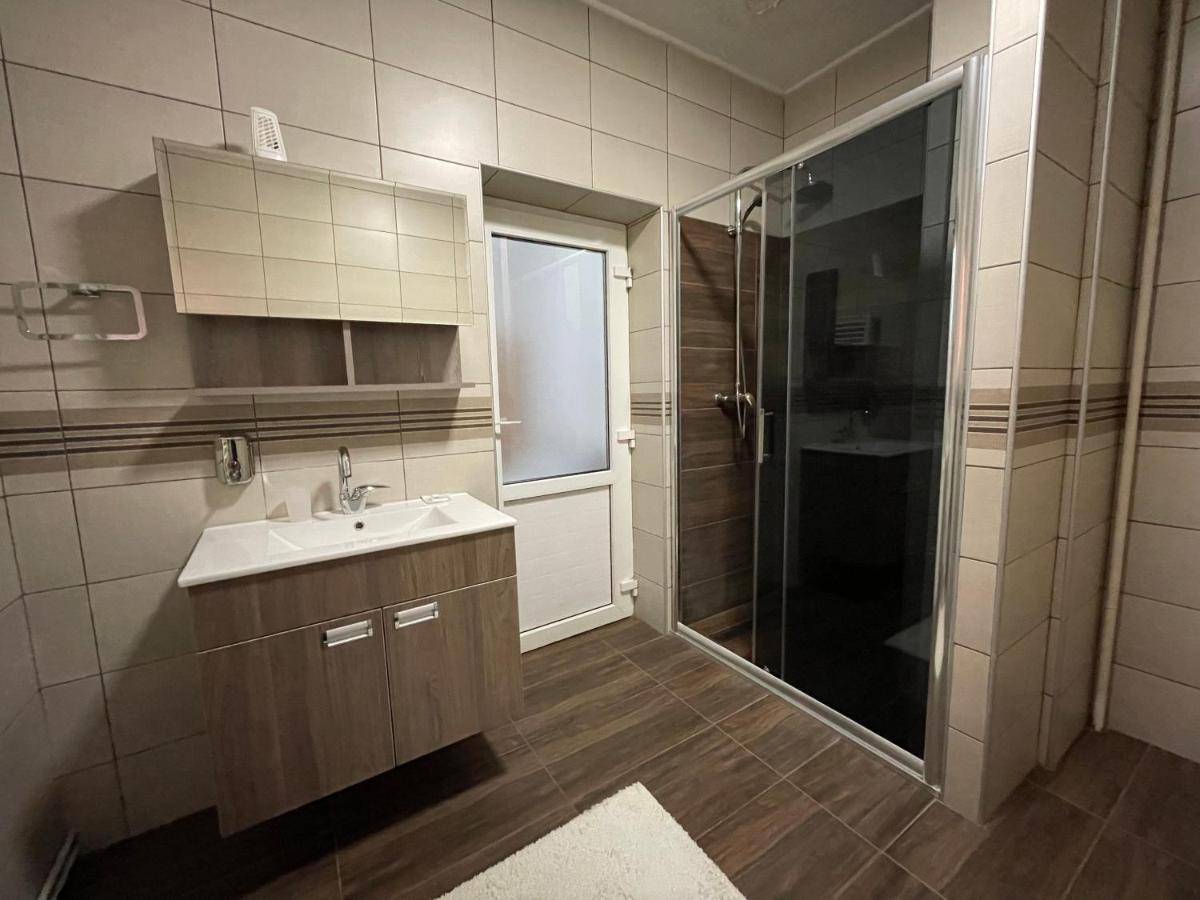 Guest House Luxotel Zrenjanin Exterior photo
