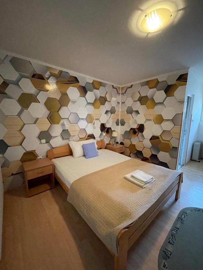 Guest House Luxotel Zrenjanin Exterior photo