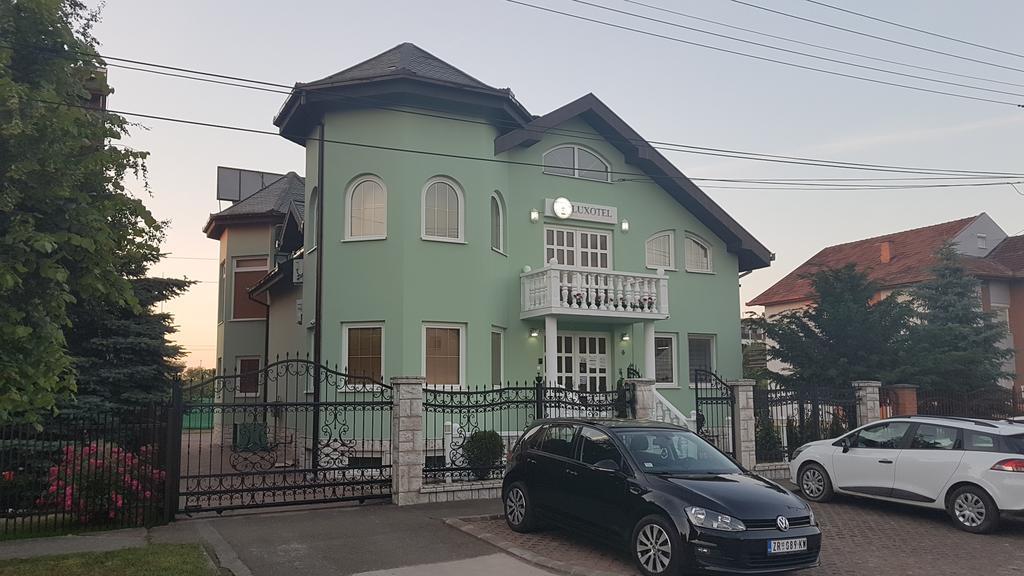 Guest House Luxotel Zrenjanin Exterior photo