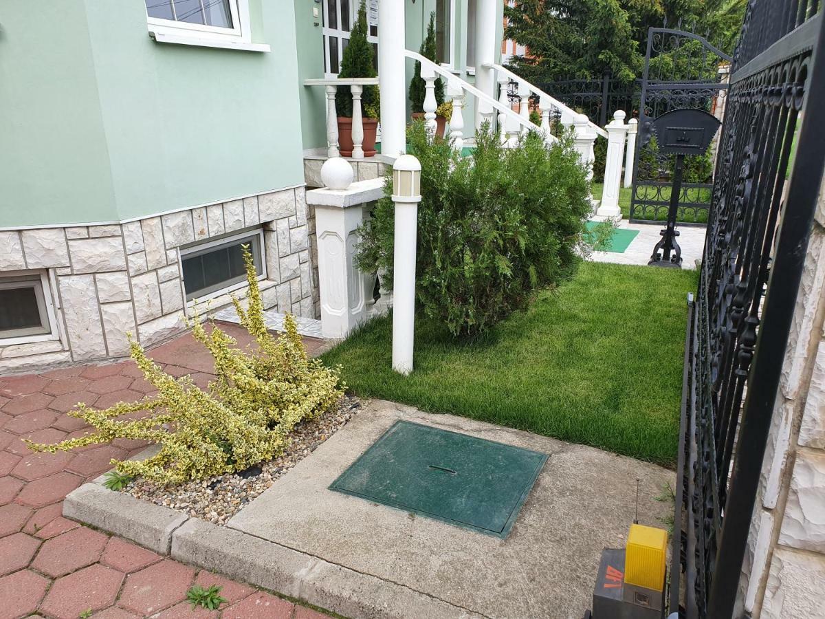 Guest House Luxotel Zrenjanin Exterior photo